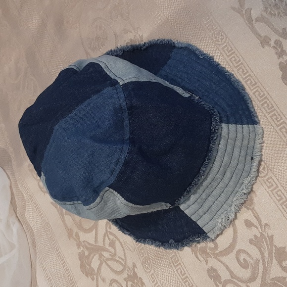 👒 - Picture 1 of 2